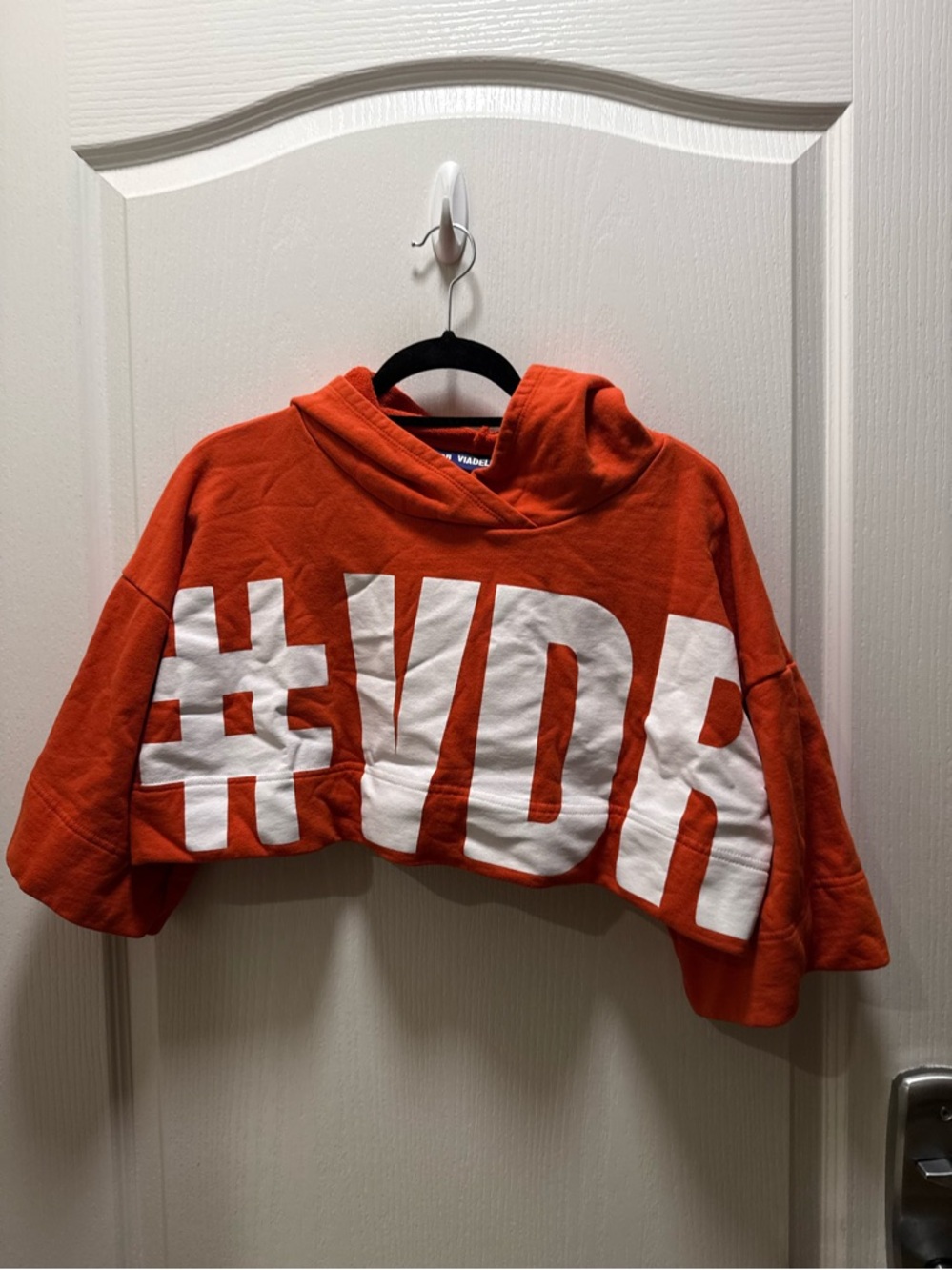 Viadel #VDH cropped pullover hoodie in orange with a white graphic print size S - Picture 2 of 4